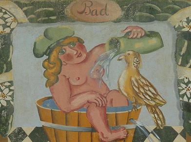 Traditionelle Wandmalerei mit einem Kind in einem Holzbottich, das sich wäscht und einem Vogel Wasser eingießt; verziert mit Blumenmustern und dem Schriftzug „Bad“.