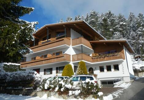 base-item__image lazyload