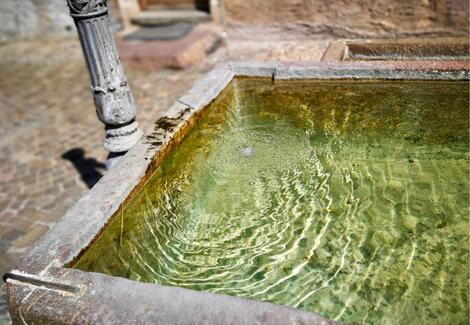 base-item__image lazyload