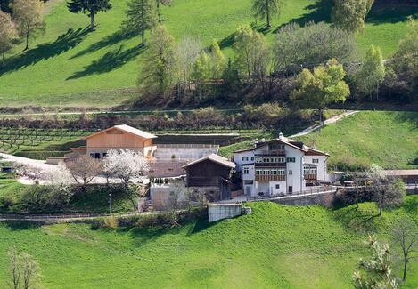 base-item__image lazyload