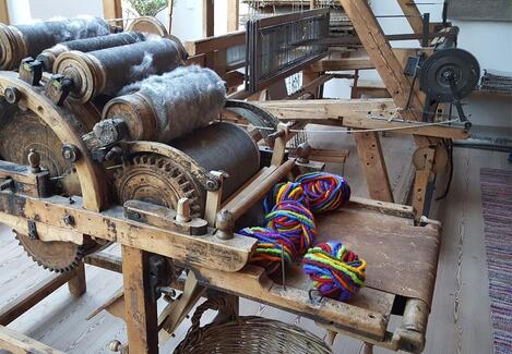 base-item__image lazyload