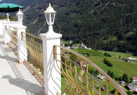 base-item__image lazyload