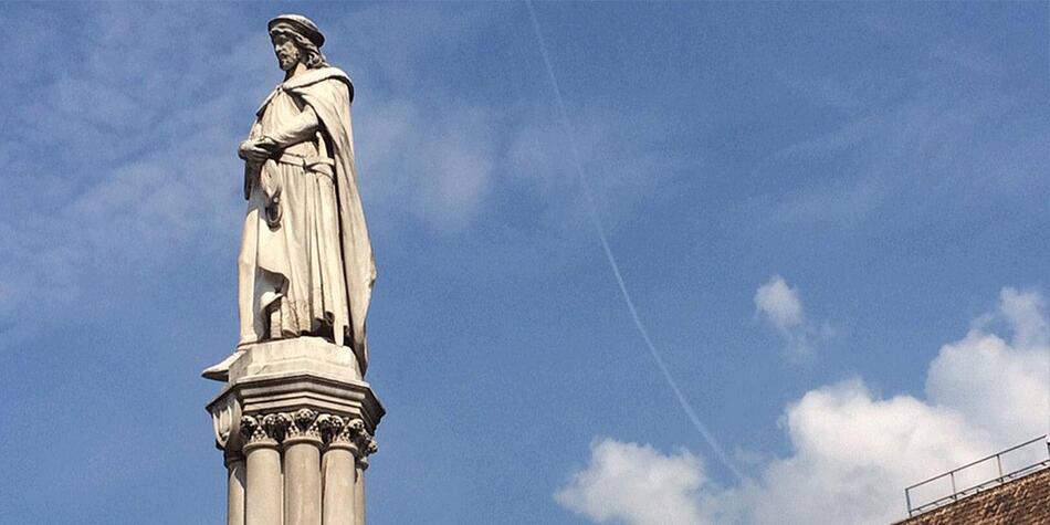 La statua di Walther von der Vogelweide sull'omonima piazza